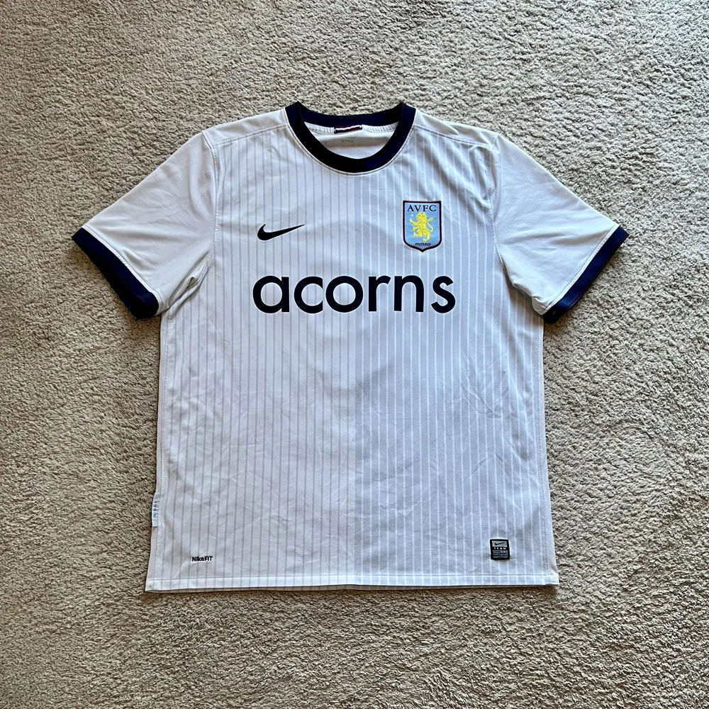 Front view of Aston Villa 2009/10 Nike Away Shirt (Acorns) - Men's XL