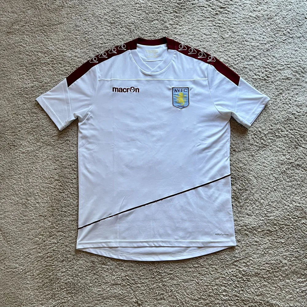 Front view of Aston Villa 2013/14 Macron Training 3 Shirt - Men's Medium