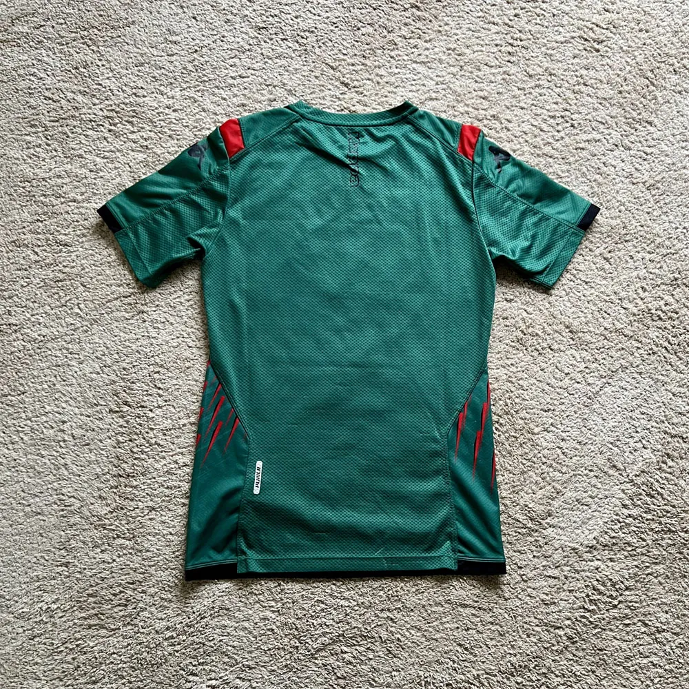 Rear view of Aston Villa 2019/20 Kappa Pre-Match 5 Shirt (W88) - Men's Medium