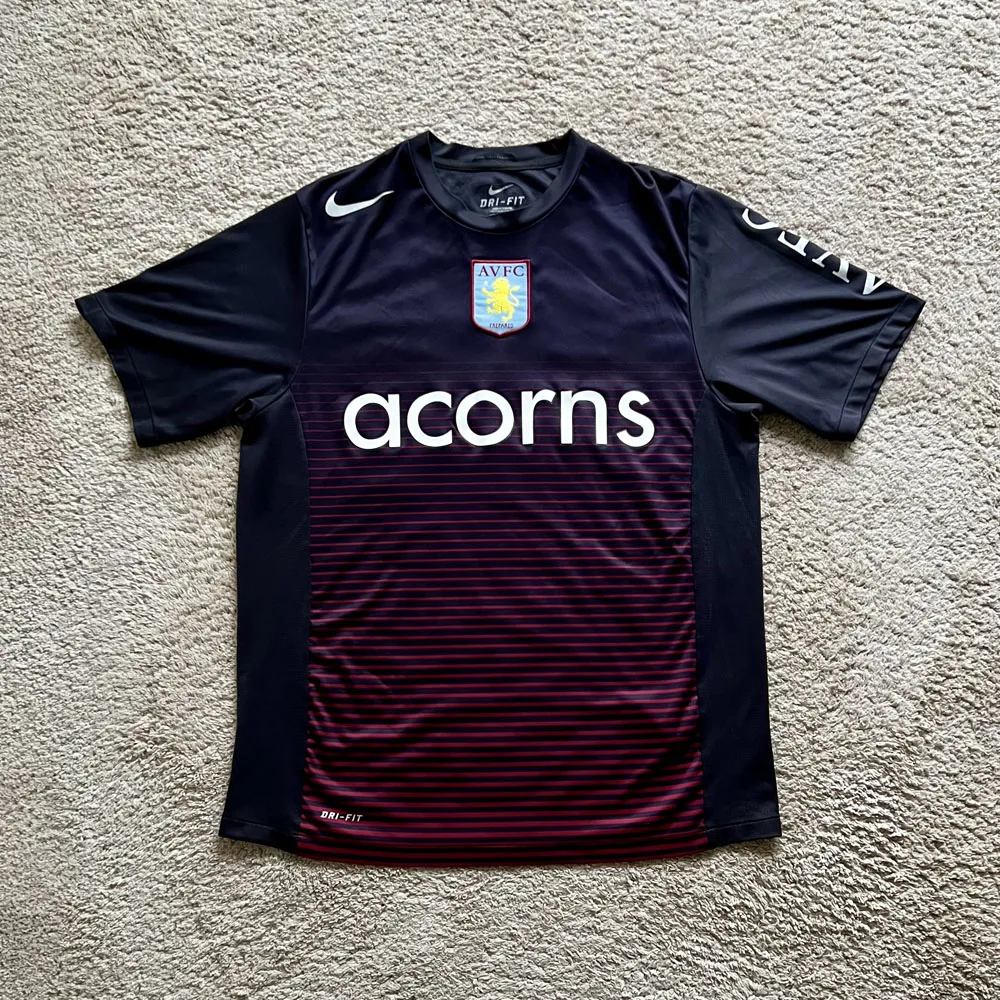 Front view of Aston Villa 2009/10 Nike Training 4 Shirt (Acorns) - Men's Large