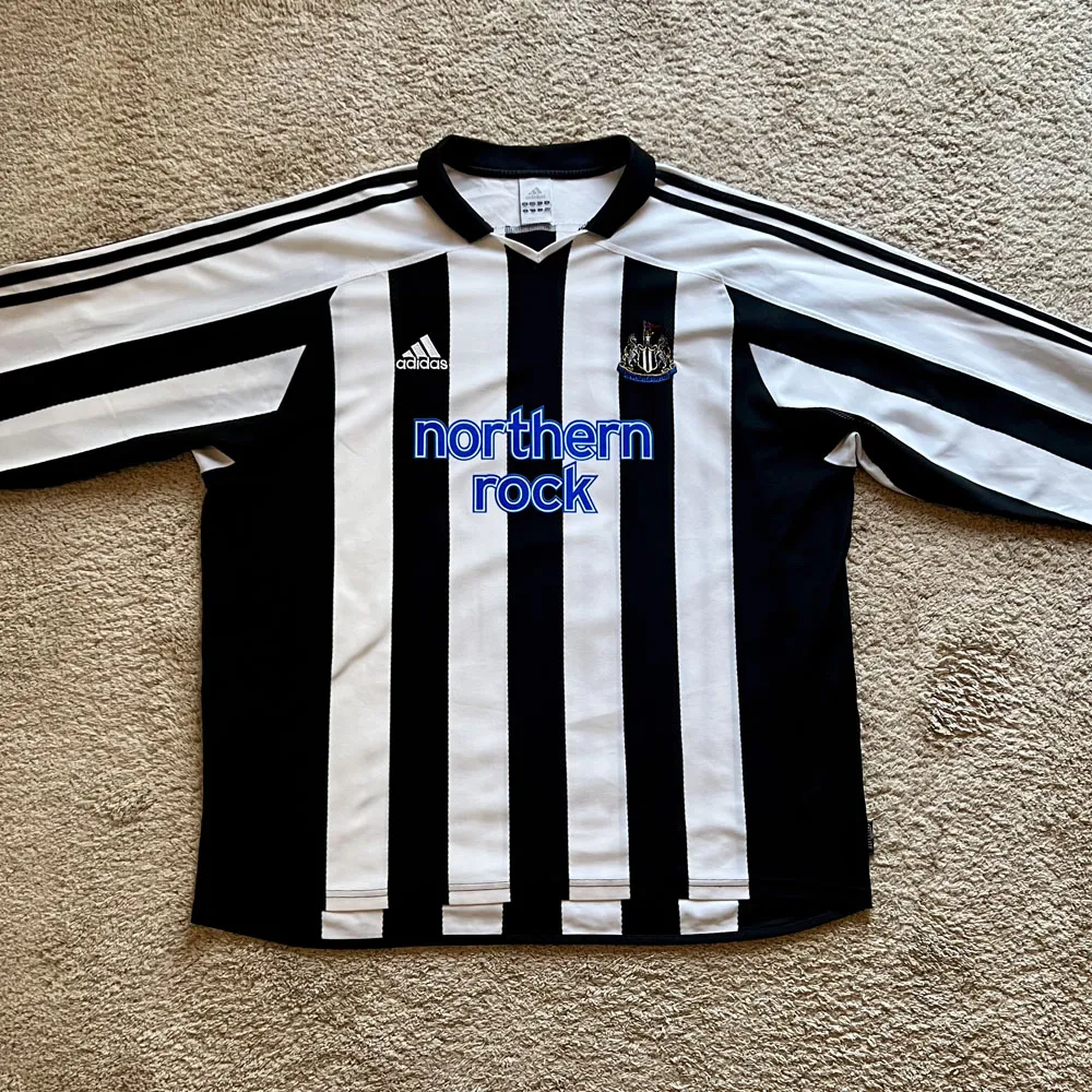 Front view of Newcastle United 2003-05 Adidas Home Shirt (Northern Rock) - Men's XXL