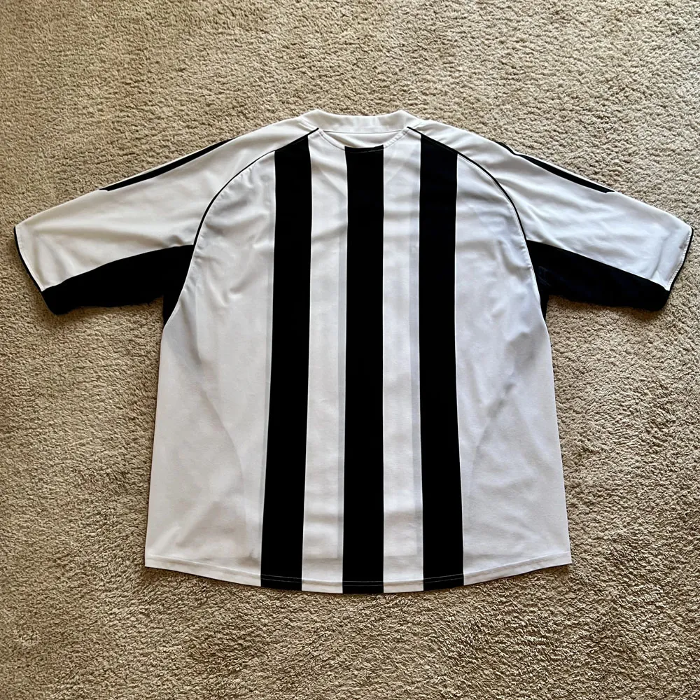 Rear view of Newcastle United 2005-07 Adidas Home Shirt (Northern Rock) - Men's 3XL