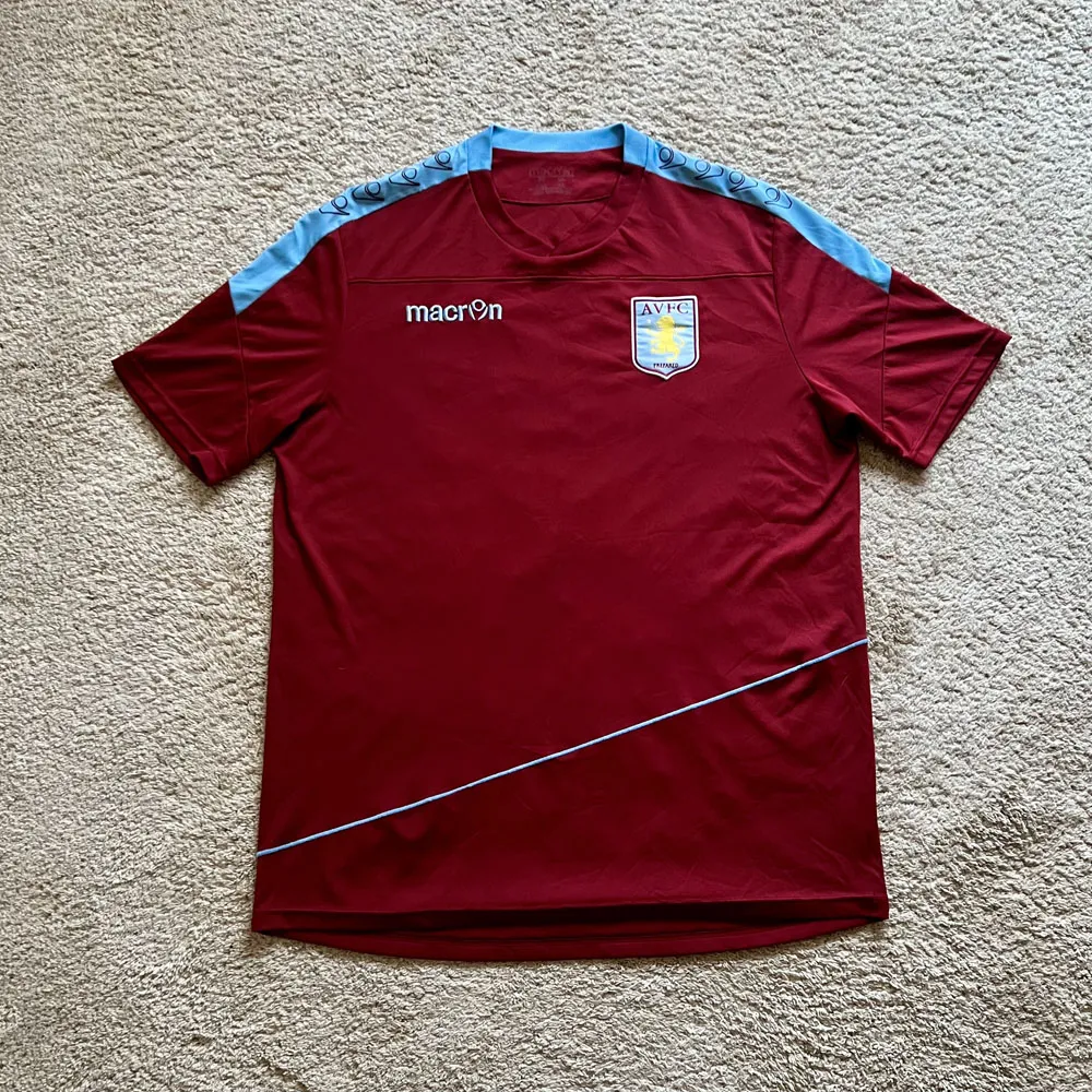 Front view of Aston Villa 2013/14 Macron Training 4 Shirt - Men's XL