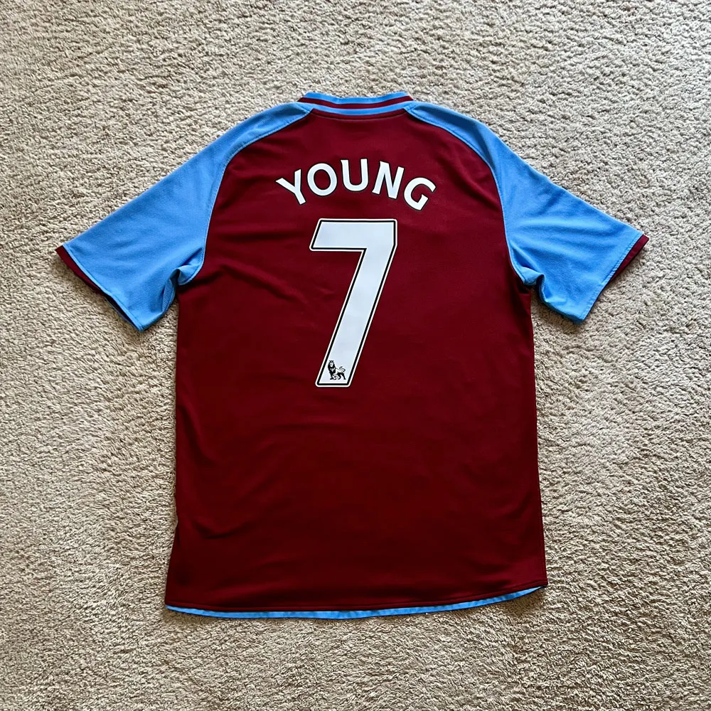 Rear view of Aston Villa 2008/09 Nike Home Shirt (Acorns) - Men's Large