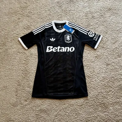 Front view of Aston Villa 2025/26 Adidas GK 4 Goalkeeper Shirt (Betano) - Men's Medium