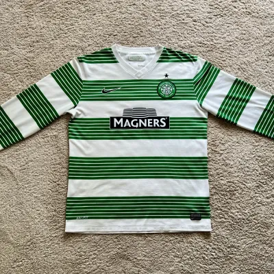Front view of Celtic 2013/14 Nike Home Shirt (Magners) - Men's Medium