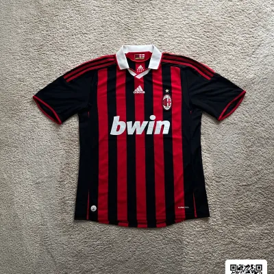 Front view of AC Milan 2009/10 Adidas Home Shirt - Men's Medium