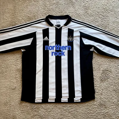 Front view of Newcastle United 2003-05 Adidas Home Shirt (Northern Rock) - Men's XXL